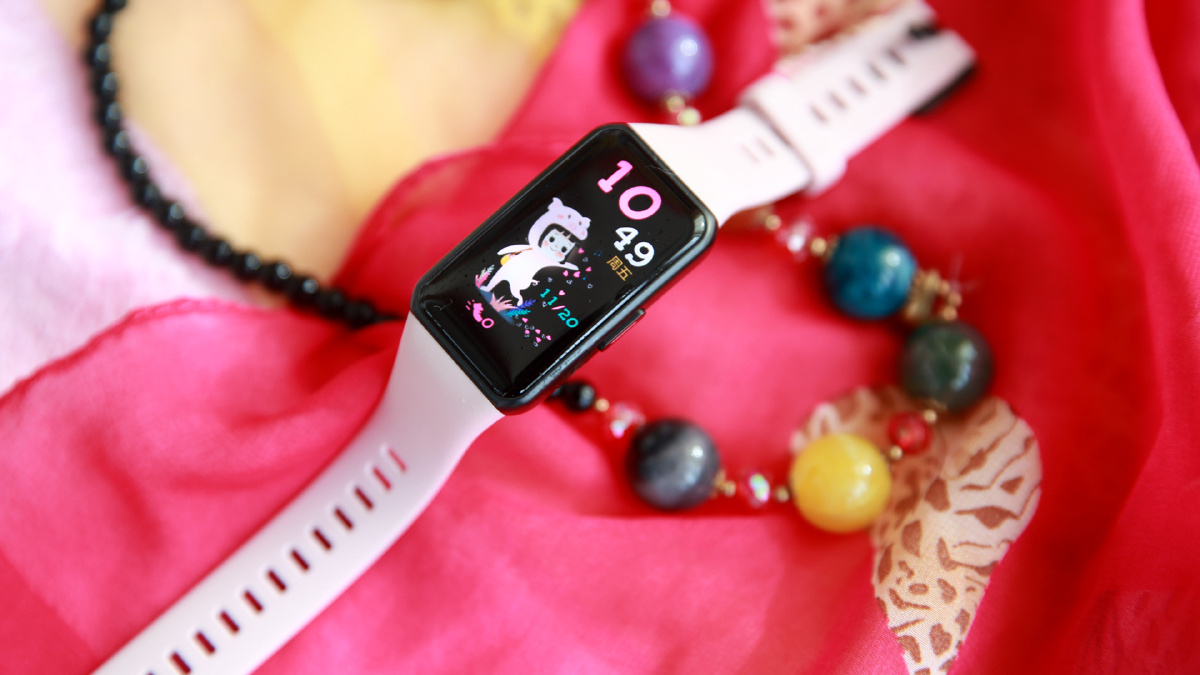 大脸荣耀手环六写真