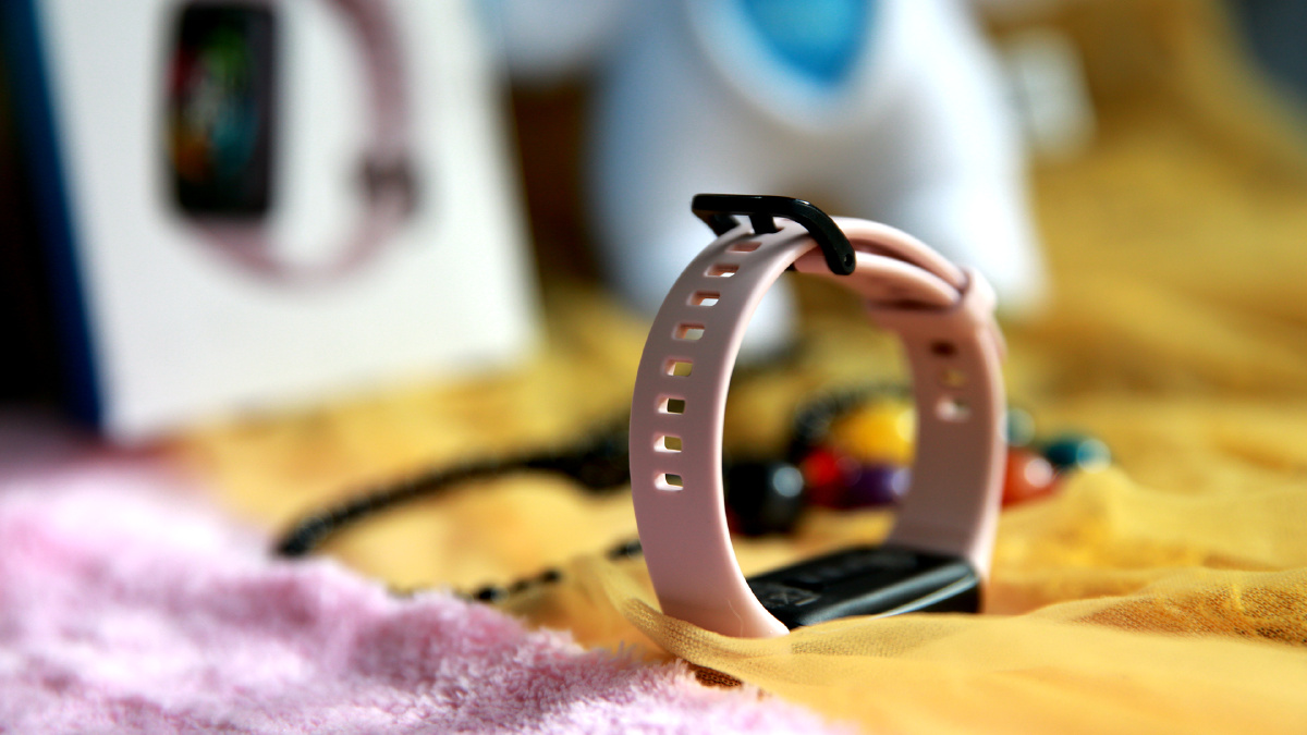 大脸荣耀手环六写真