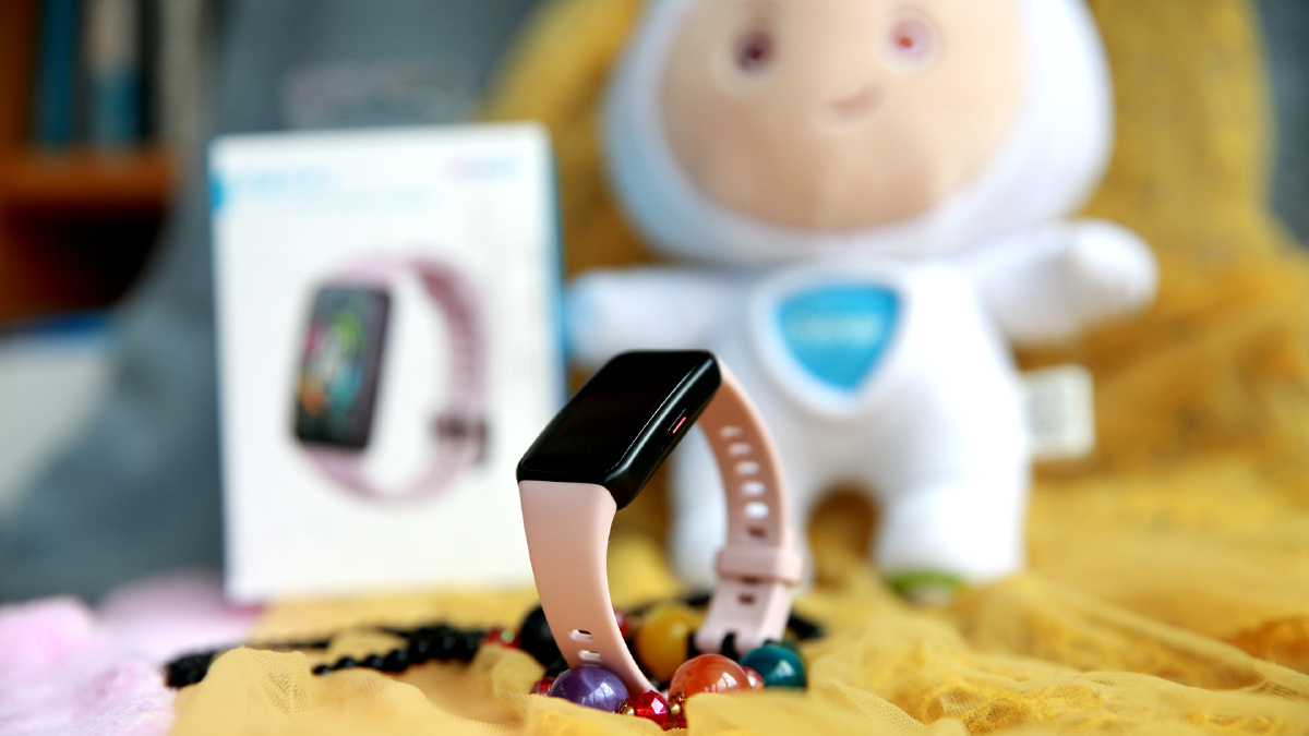 大脸荣耀手环六写真