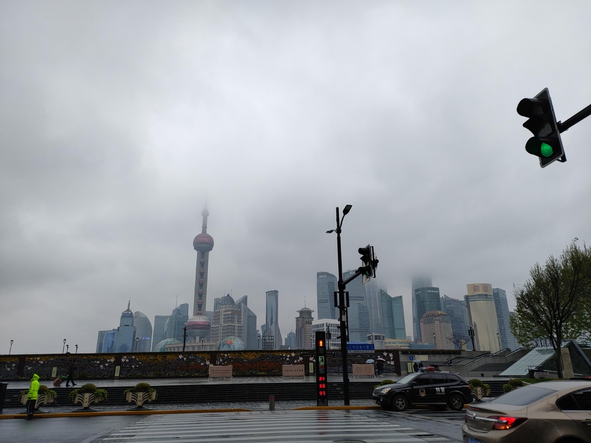 阴天的上海滩