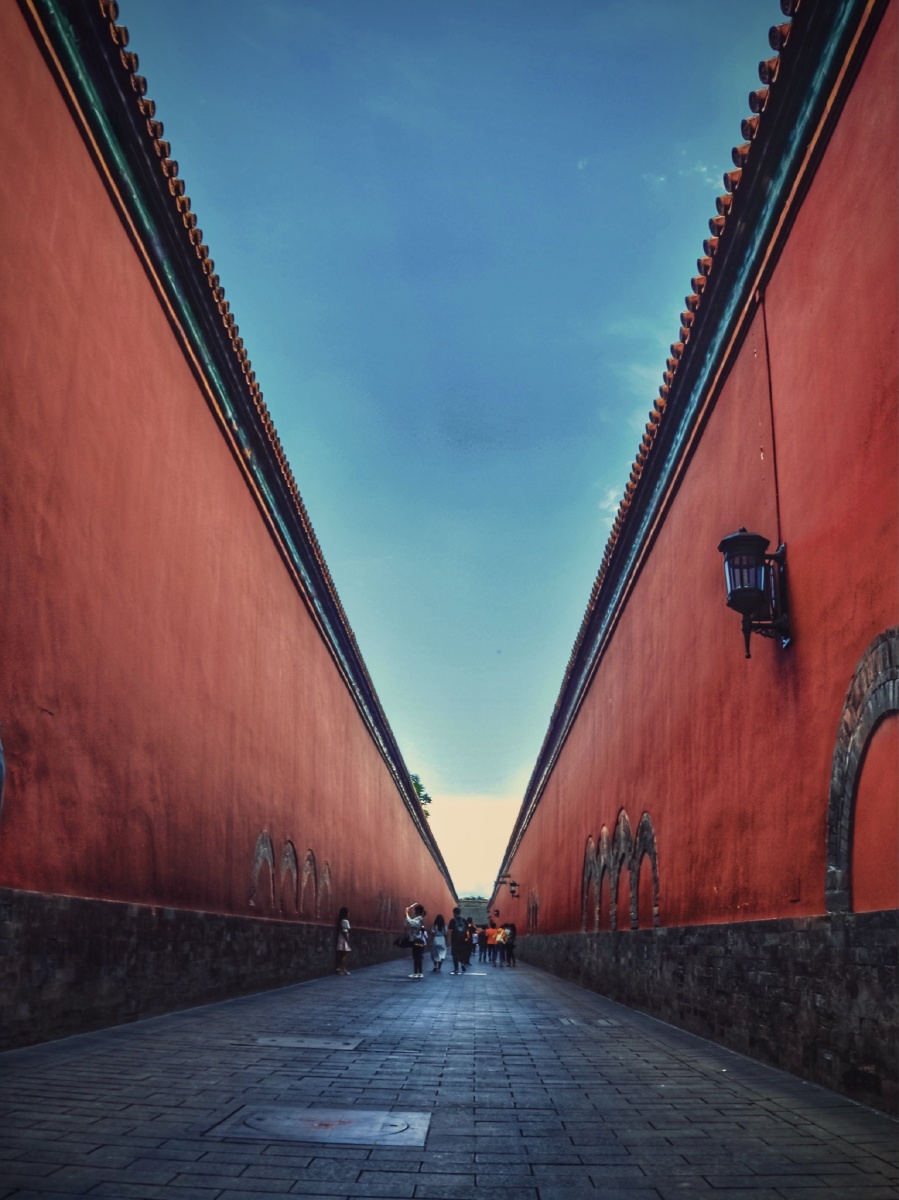 东筒子夹道东筒子夹道是故宫各种传说中最负盛名的阴阳道一脚在阳间