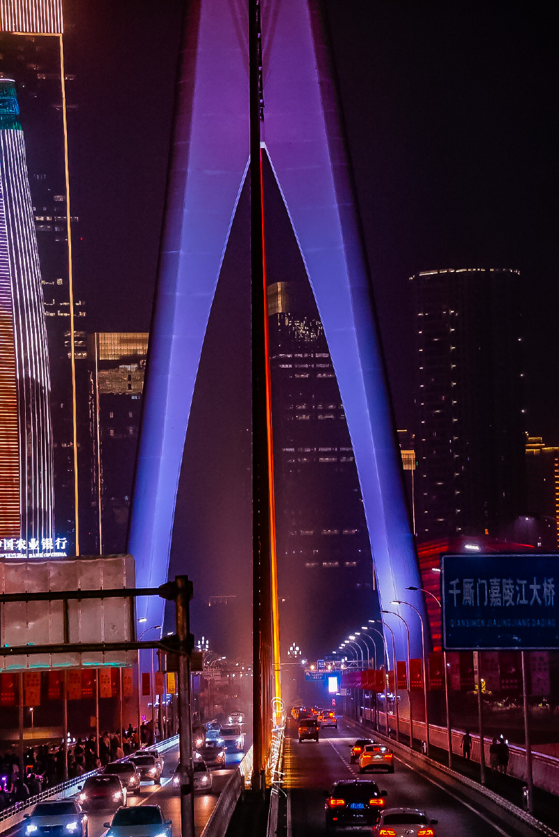 夜色中的千厮门嘉陵江大桥当我亲眼看见还是被震撼了灯光效果太好了太