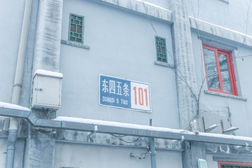 1555899