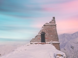 2758