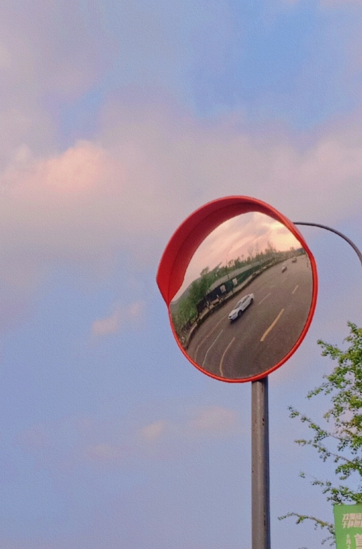 镜中影像镜子中的倒影也不容错过