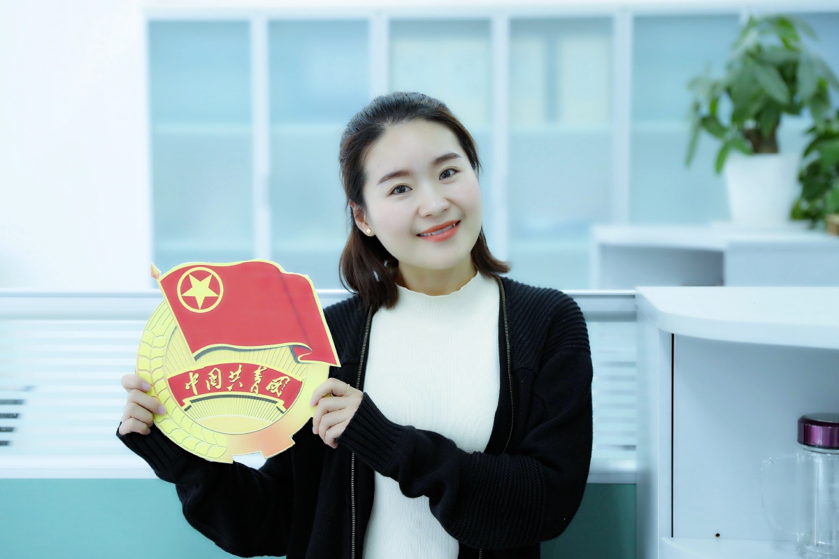 共青团员美女