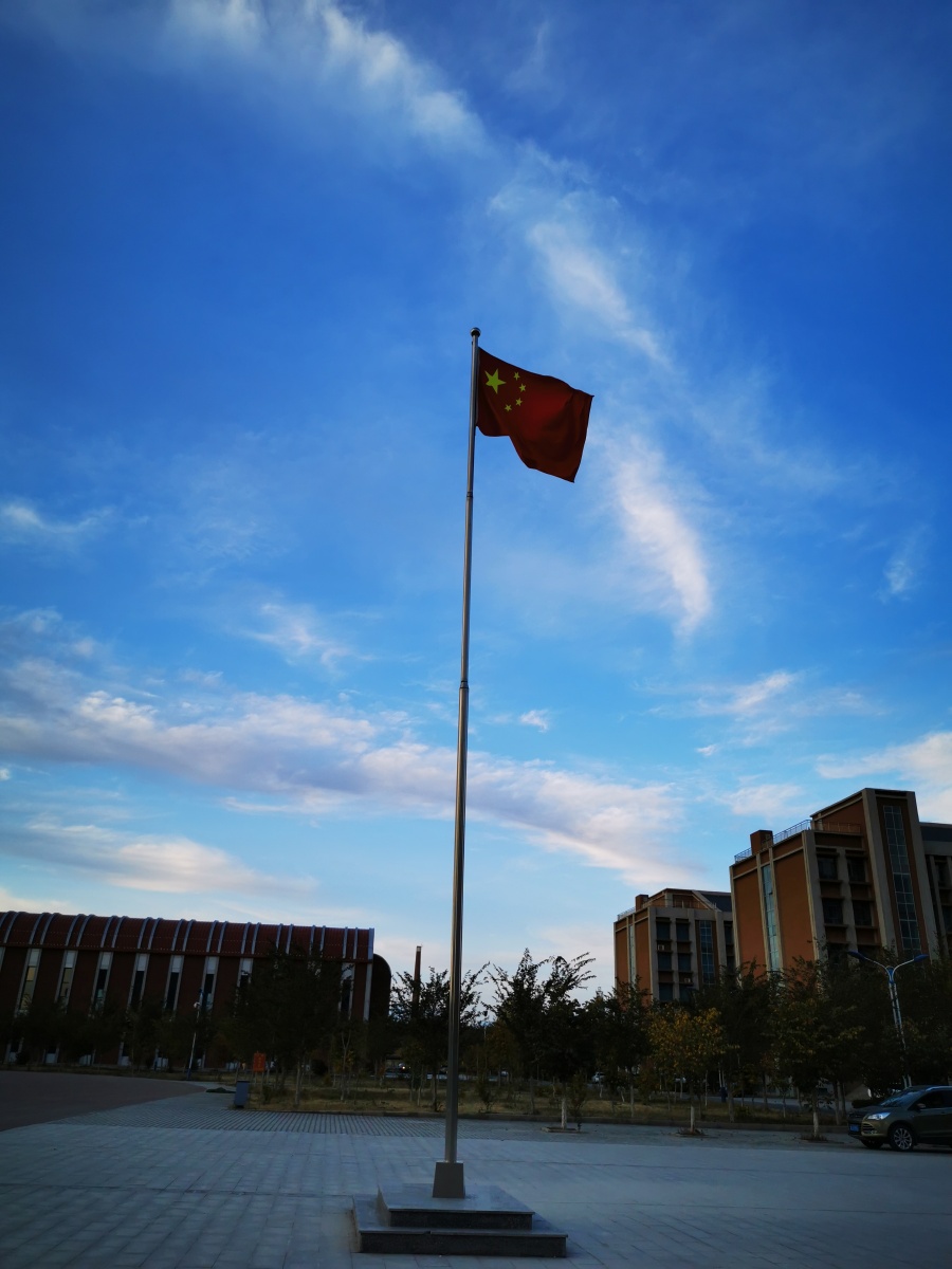 拍摄于新疆哈密市第二中学