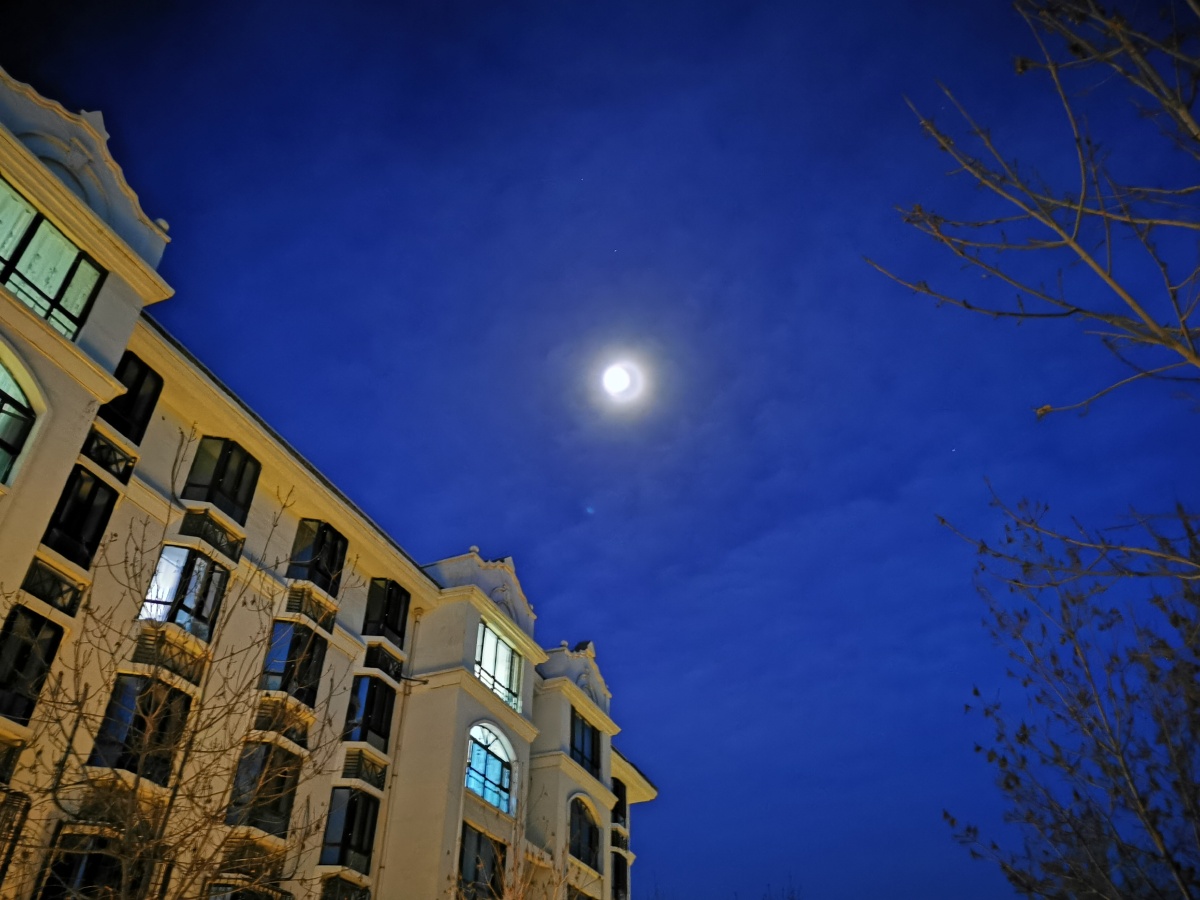 半个月亮爬上来