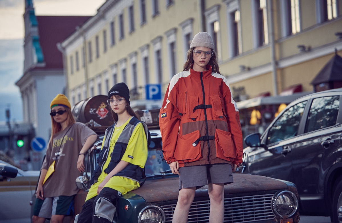 白俄罗斯80年代地铁碰到新时代潮流服饰会有怎样的化学反应