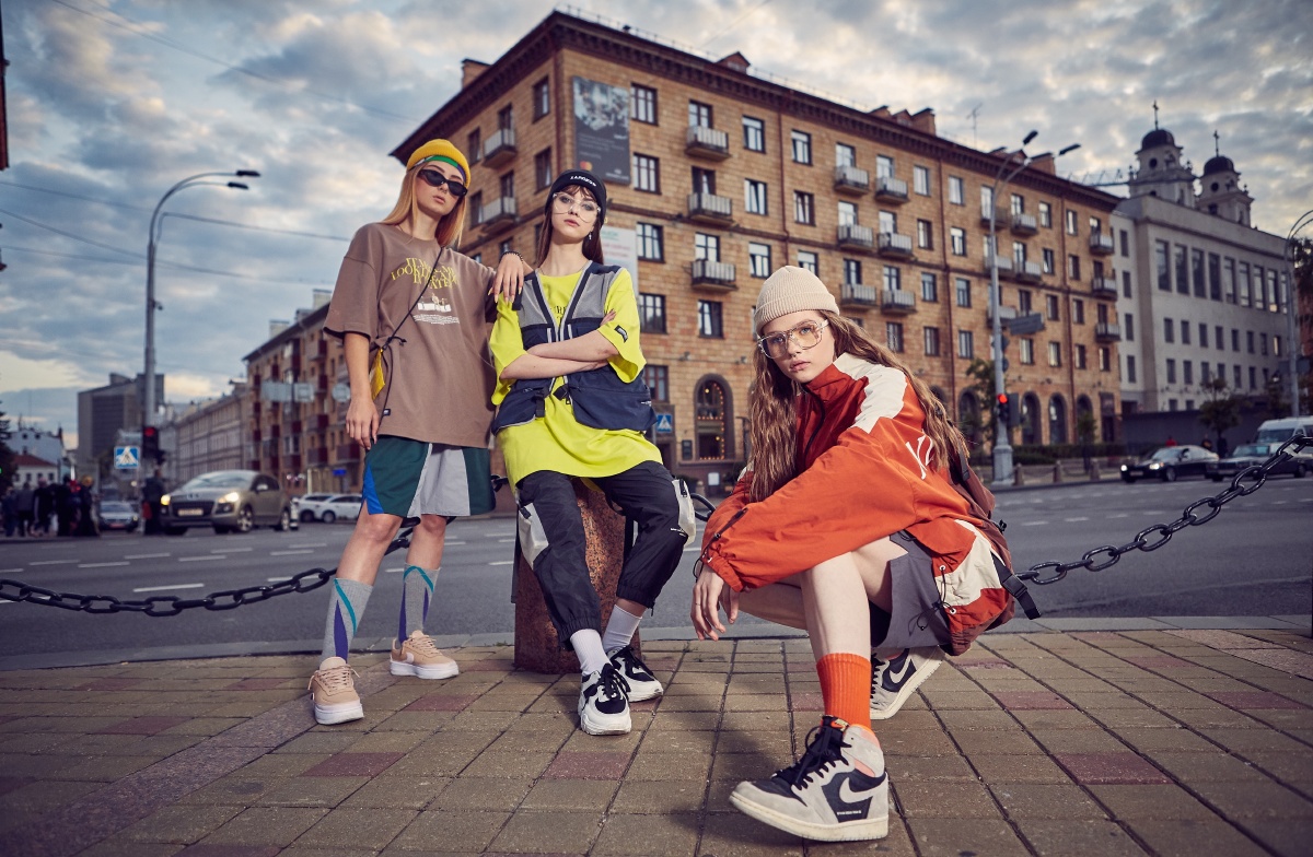 白俄罗斯80年代地铁碰到新时代潮流服饰会有怎样的化学反应