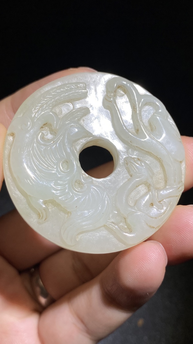 清代和田白玉籽料高浮雕龙凤呈祥玉扣