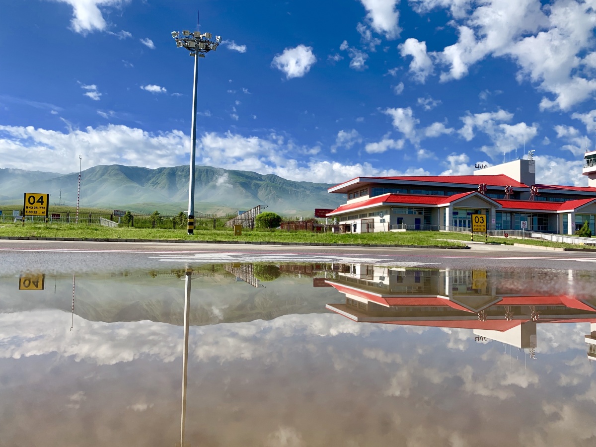 新疆那拉提雨后的那拉提机场