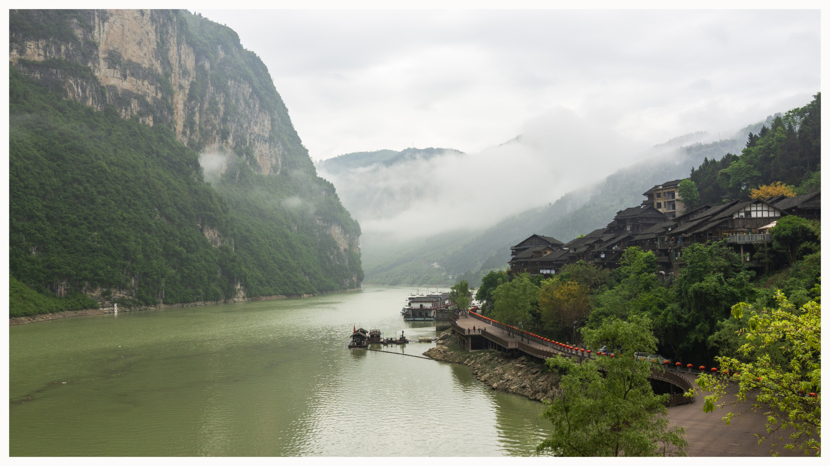 龚滩古镇乌江画廊上的明珠