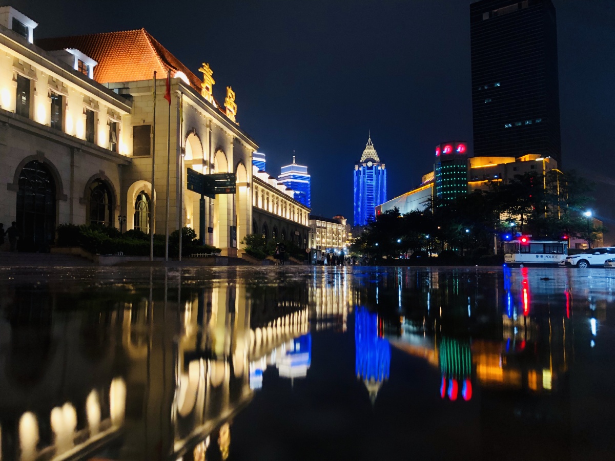 雨中的青岛火车站