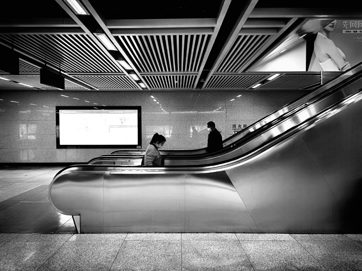 你的城市我们都是城市探险家七日摄影打卡计划地铁光模煳运动在室内