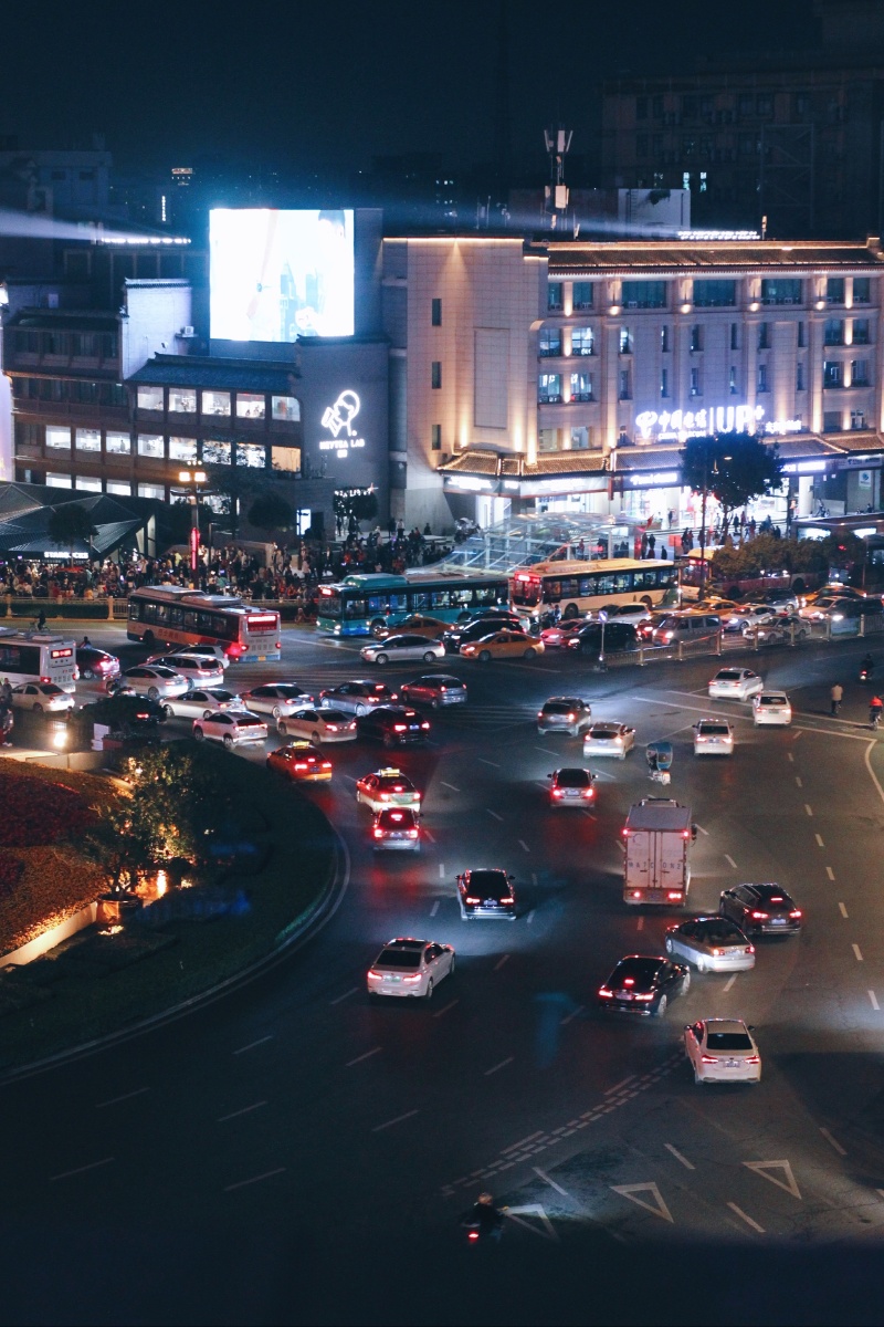 西安的夜晚属于钟楼的喧嚣和热闹