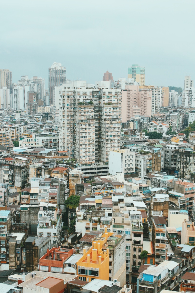 2018年拍摄于澳门,站在十六浦酒店高层看到密密麻麻的居民楼.