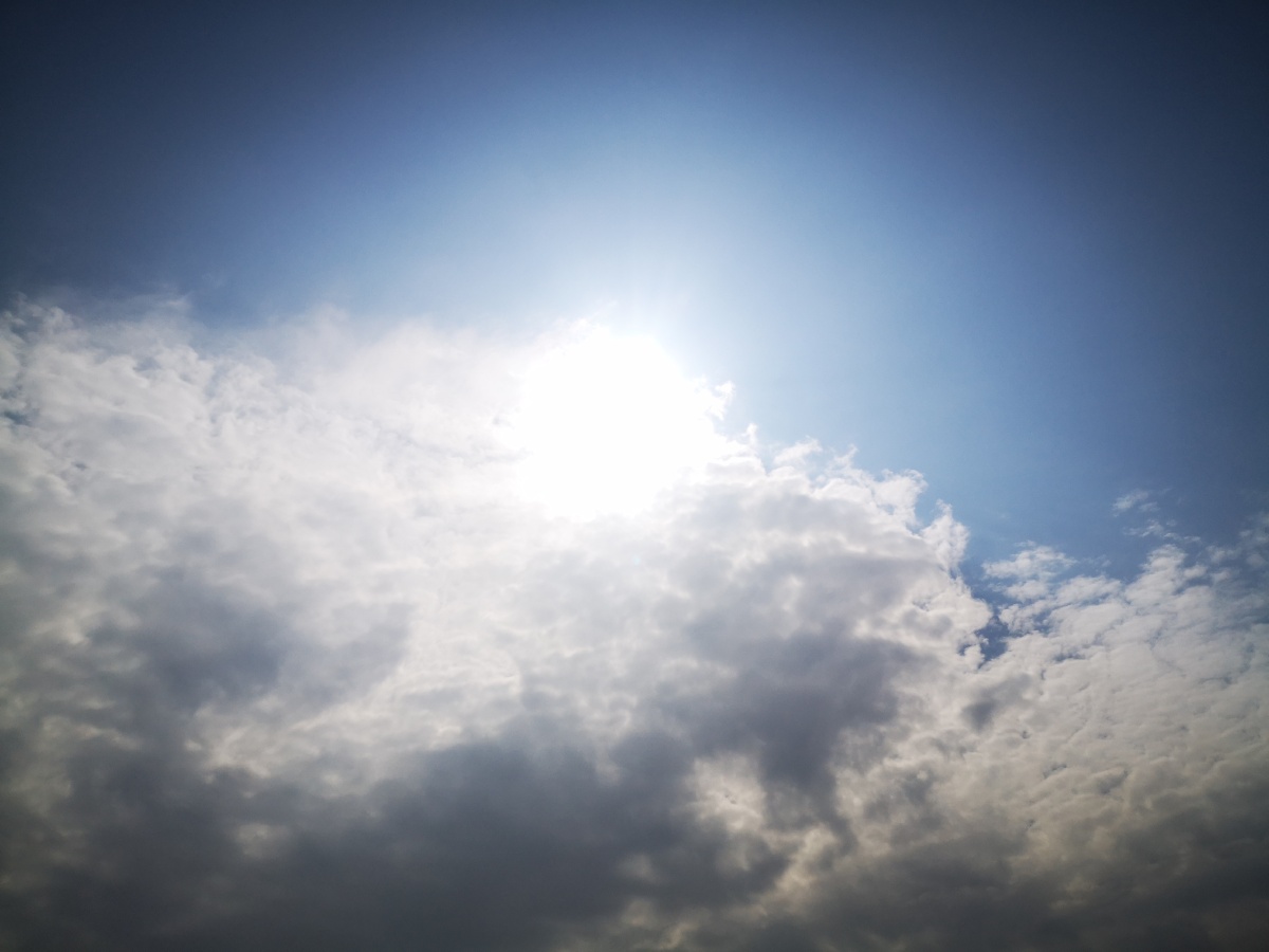 天上云朵太漂亮了