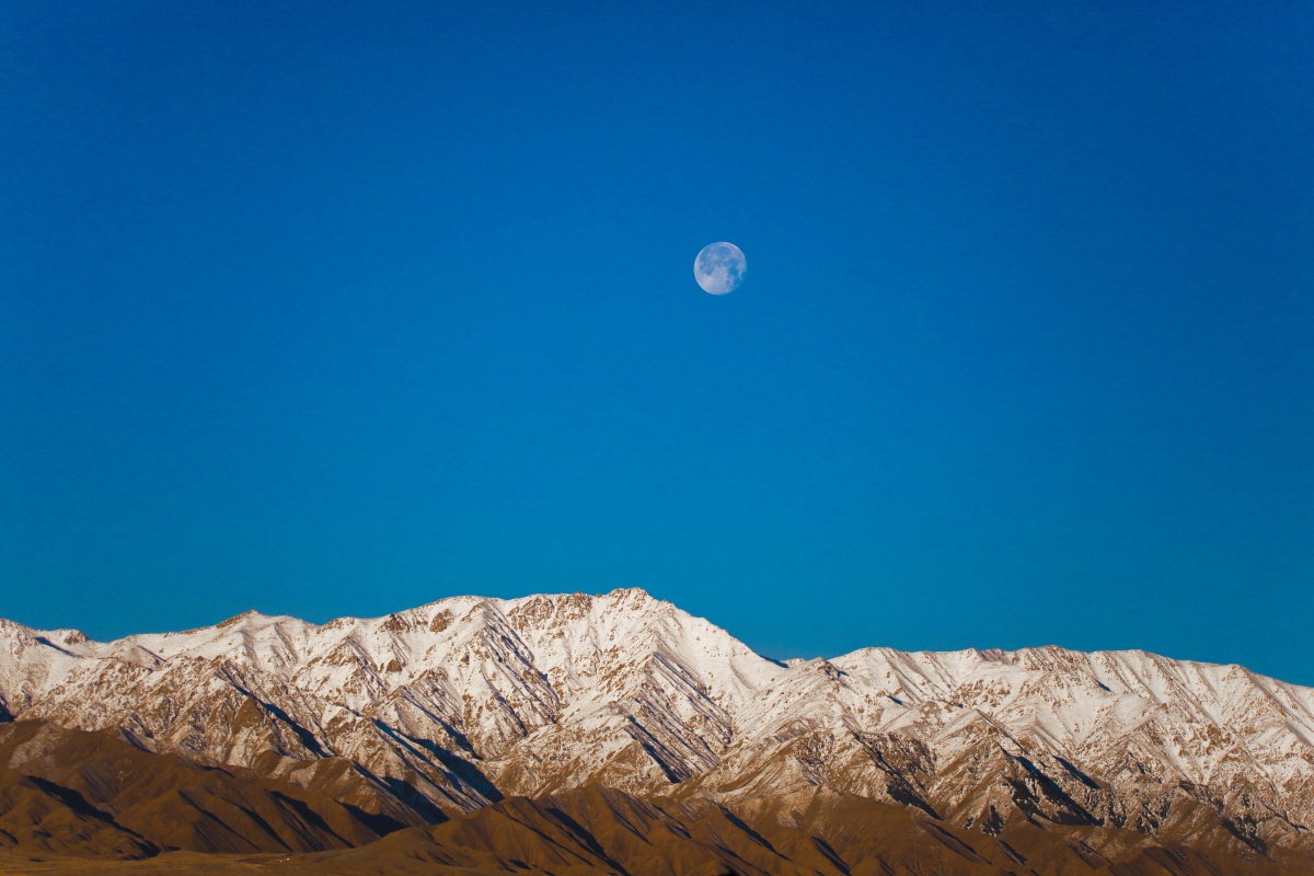 祁连雪山,和傍晚月色