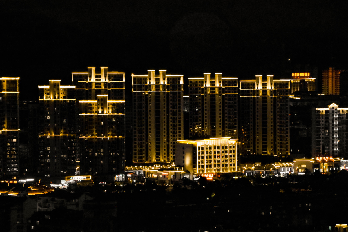 天越黑,星星越亮