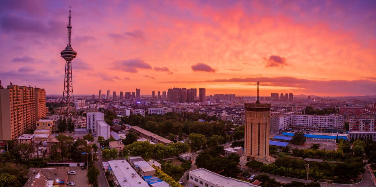 2020年7月19日拍摄于阜新市海州区阜新市彩电塔是一座老建筑而距离它