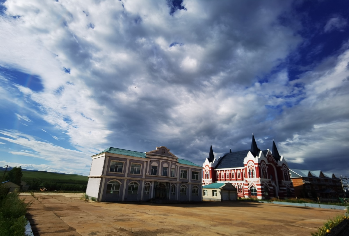 秋日的边陲小镇美不胜收