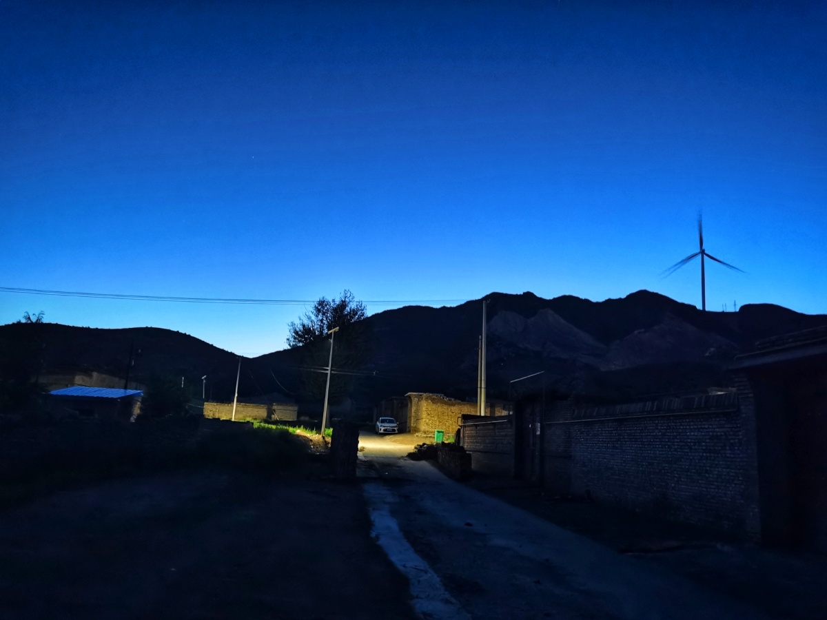 夜幕下的农村