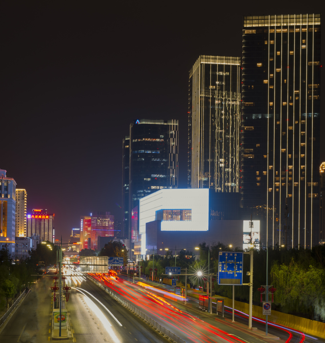 黑夜中的正弘城