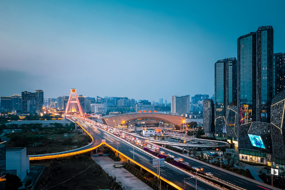 成都人南立交太阳神鸟