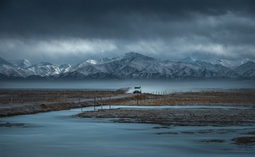 昆仑山下