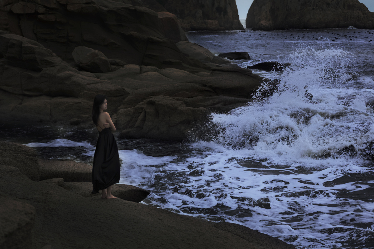 阴天写真情绪写真暗调摄影海浪