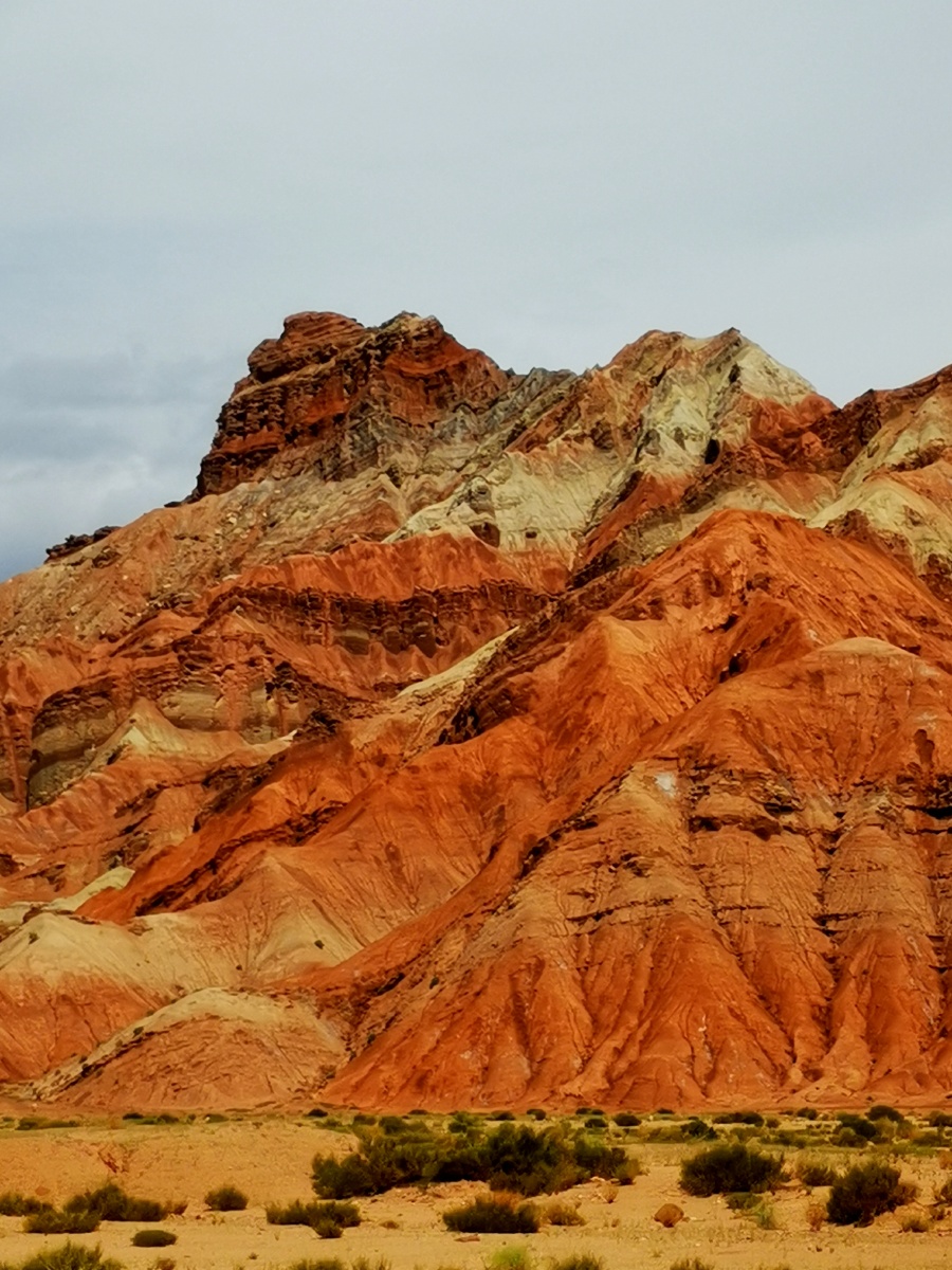 新疆阿克苏地区托木尔大峡谷七彩丹霞地貌