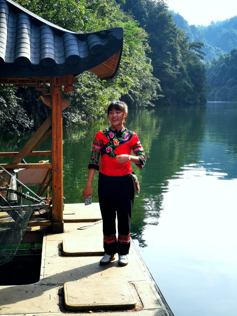 大山里的土家族阿妹灿烂天真的笑容里留下了无限的睱想拍摄於张家界