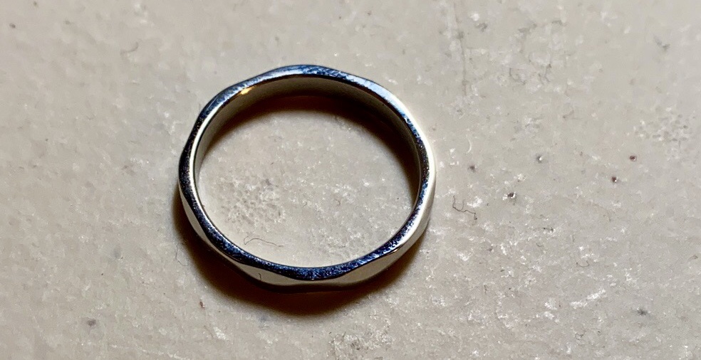 工程师之戒(iron ring,又译作铁戒,耻辱之戒),是一枚仅仅授予北美顶尖