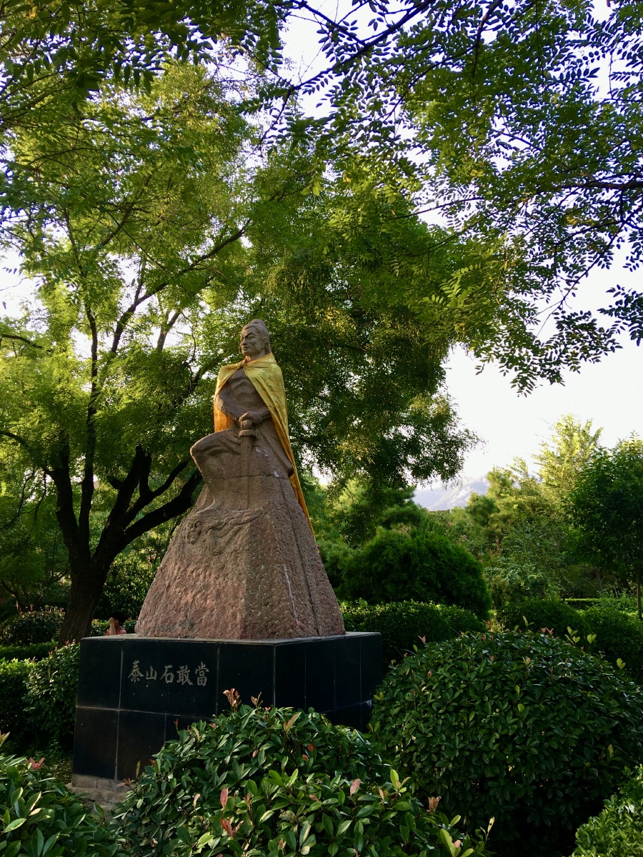 泰山石敢当塑像