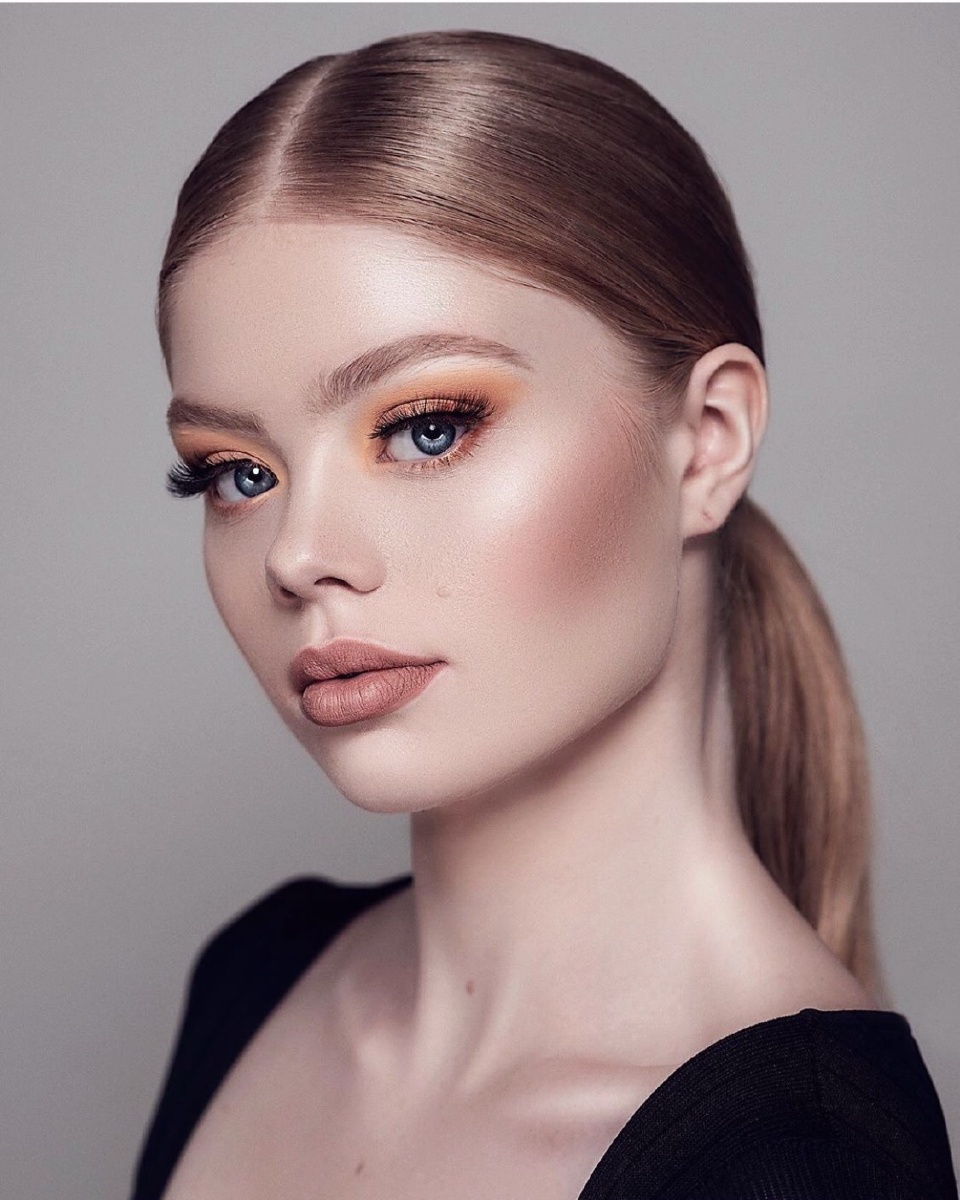 照片的质感很重要就是脸部皮肤的处理和光影塑造