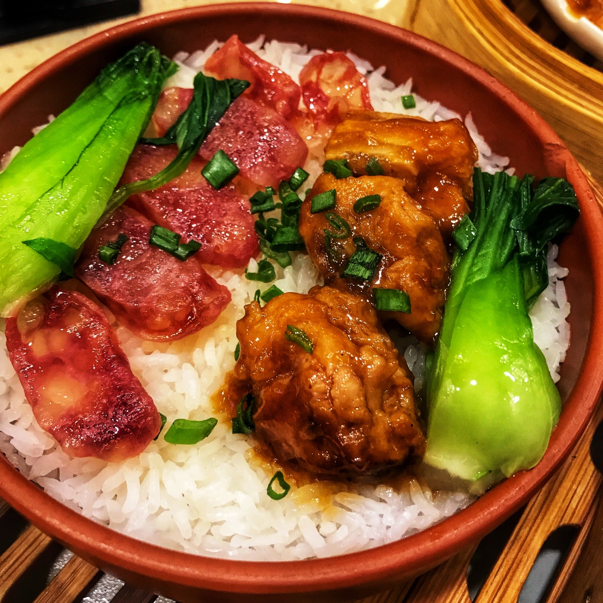 广东美食点都德腊肠排骨煲仔饭