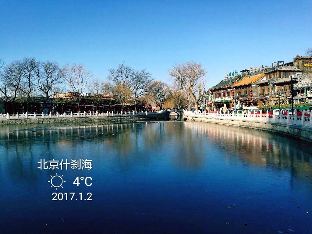 雾霾来袭之前，后海展现出冬日本有的宁静，阳光，老北京的味道。