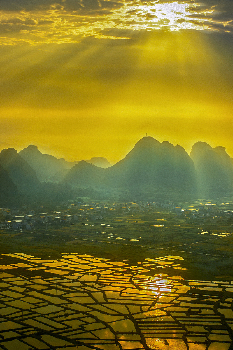 生活在那里都是在天空和大地之间所有遇到都是亲爱我要一往情深爱他们