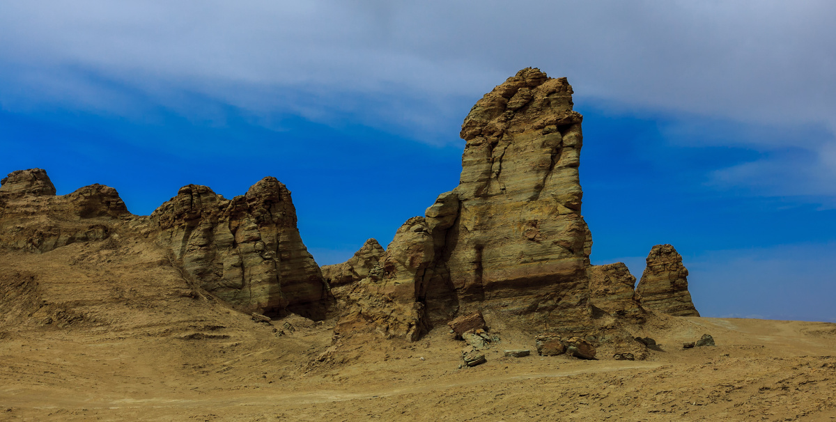 青海柴达木盆地的雅丹地貌