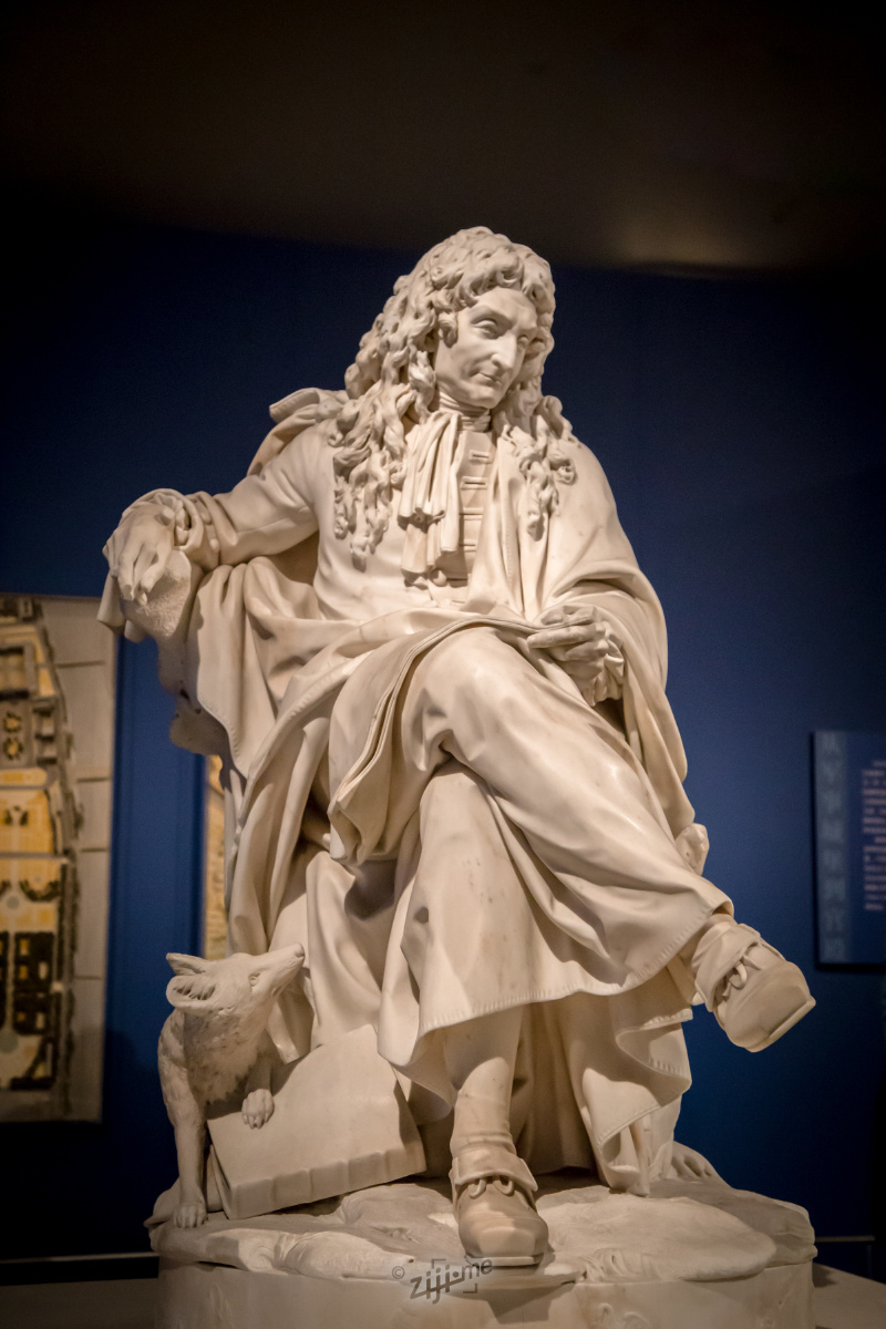 让·德·拉封丹大理石雕像