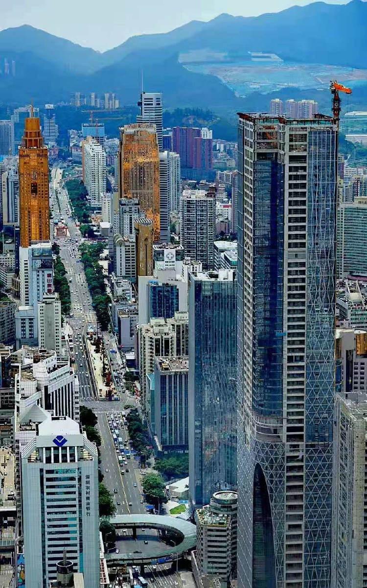 俯瞰鹏城摄于深圳市罗湖区地王大厦