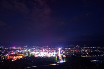 1605909