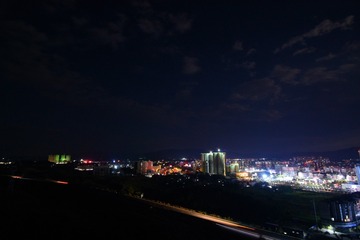 1605915