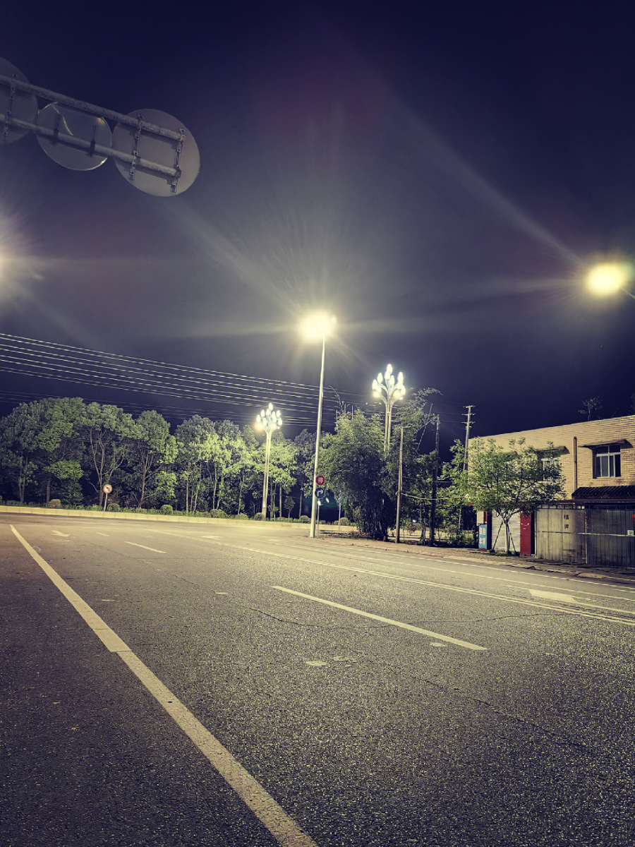 凌晨四点·凛冽的街