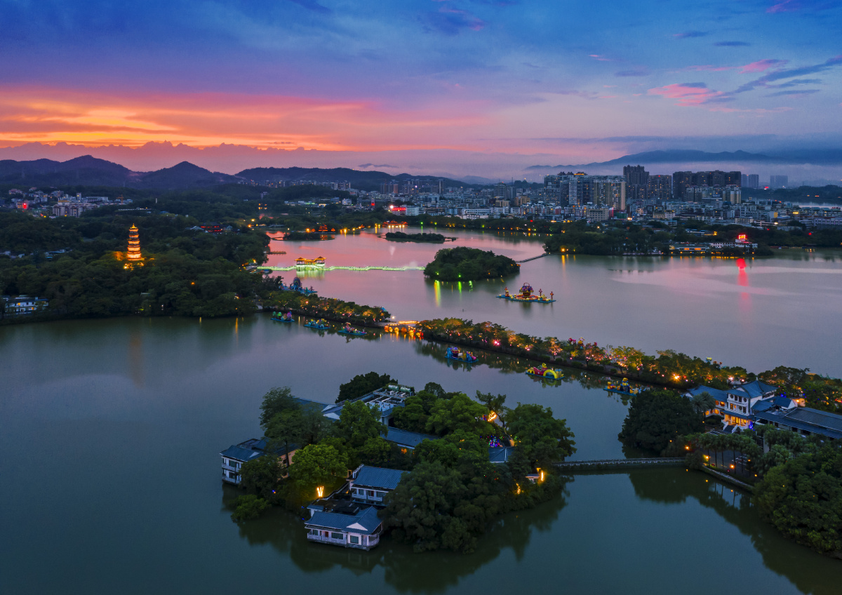 霞染西湖-摄于惠州西湖 - zyl6828 - 图虫