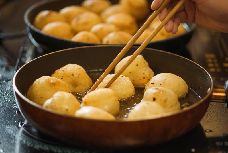 舌尖上的苏州美味油氽肉团子