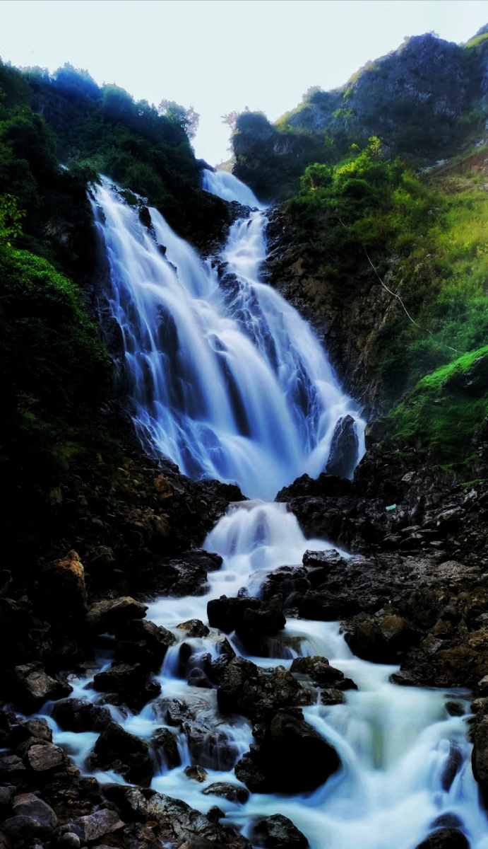 中国凉都滴水岩瀑布