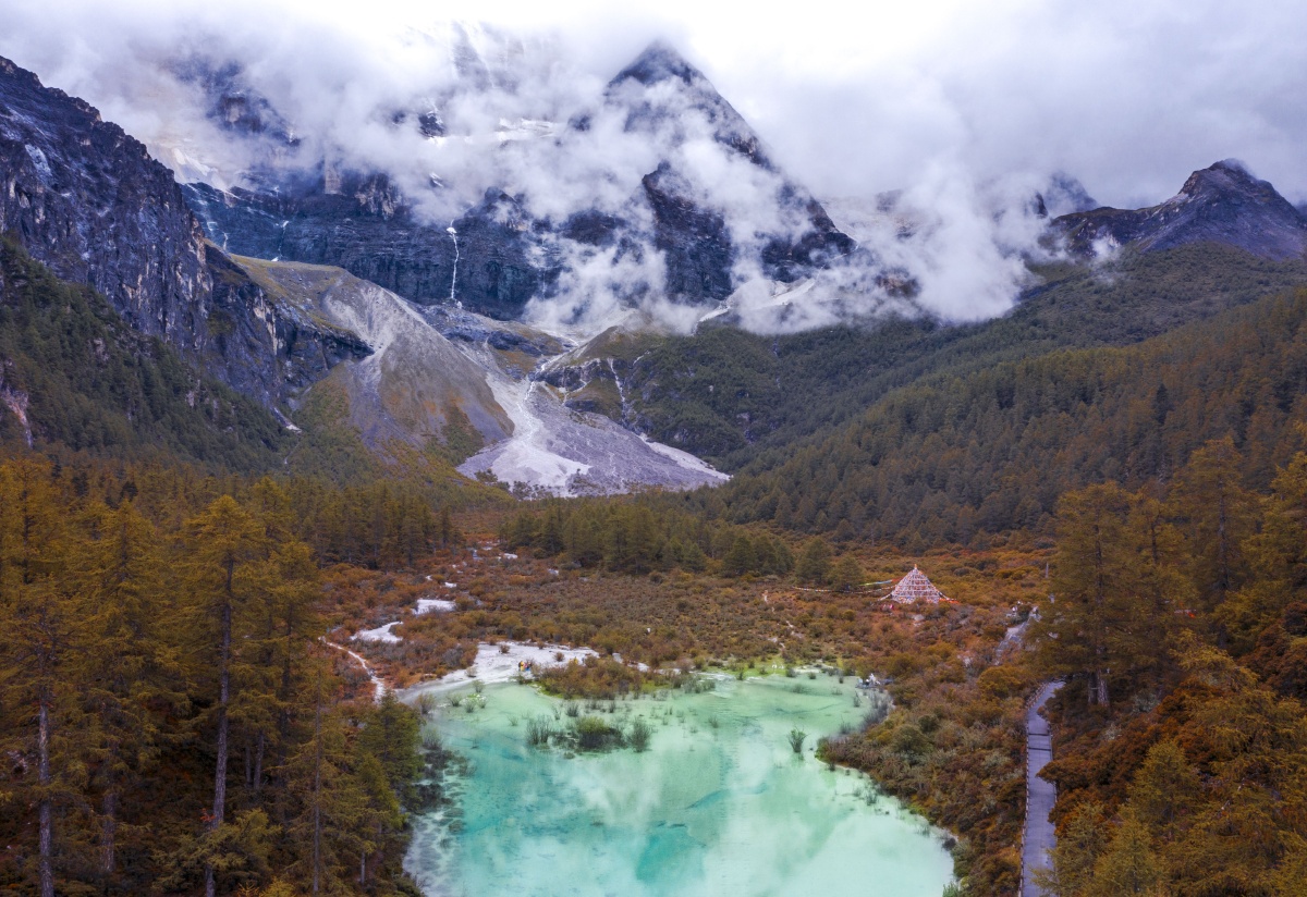 稻城亚丁卓玛拉措珍珠海