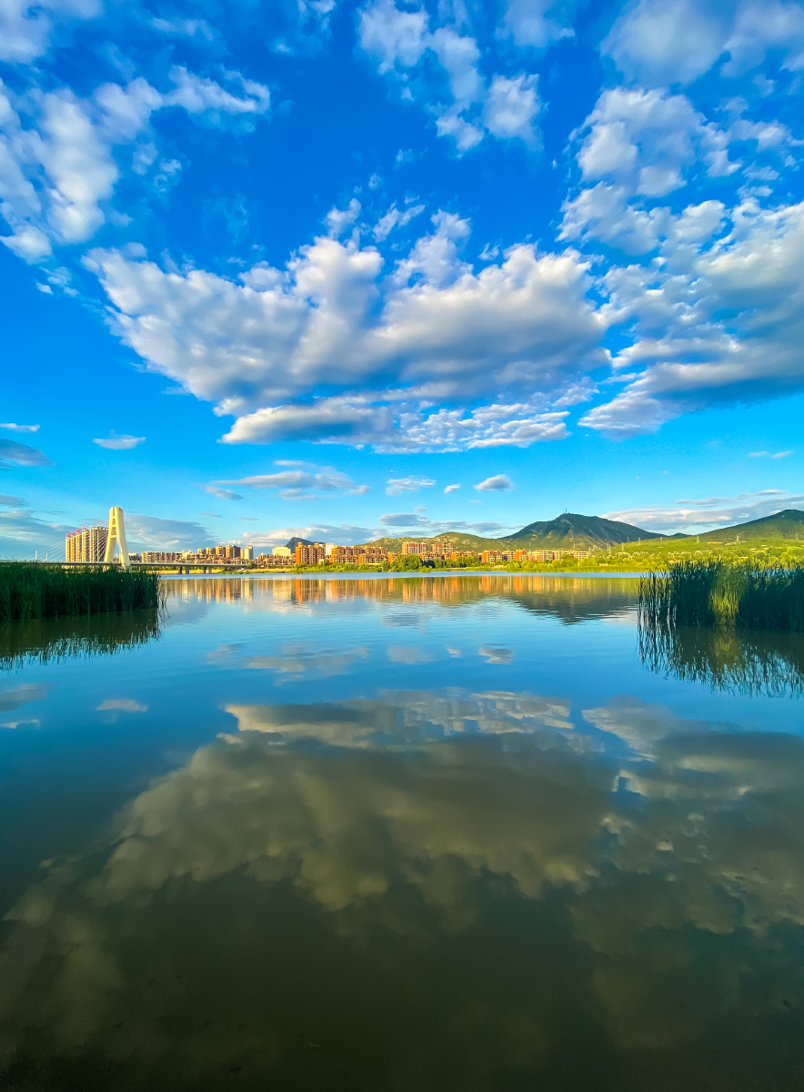 大凌河畔的水云天